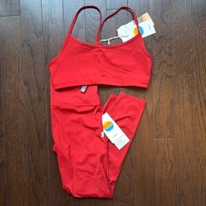 NWT Vuori All the Feels leggings and bra, Scarlett, medium
